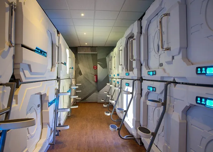 Izzzleep Aeropuerto Terminal 1Airport Hotel